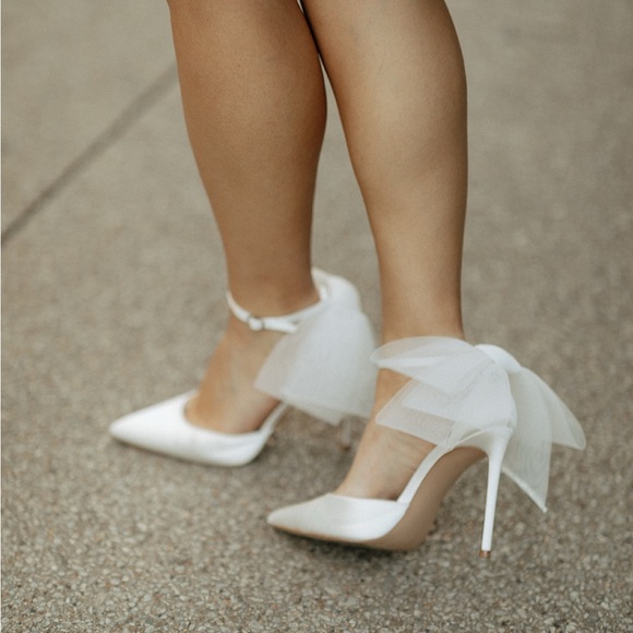 Steve Madden VALENTEEN WHITE SATIN Bridal Heels - Picture 1 of 9
